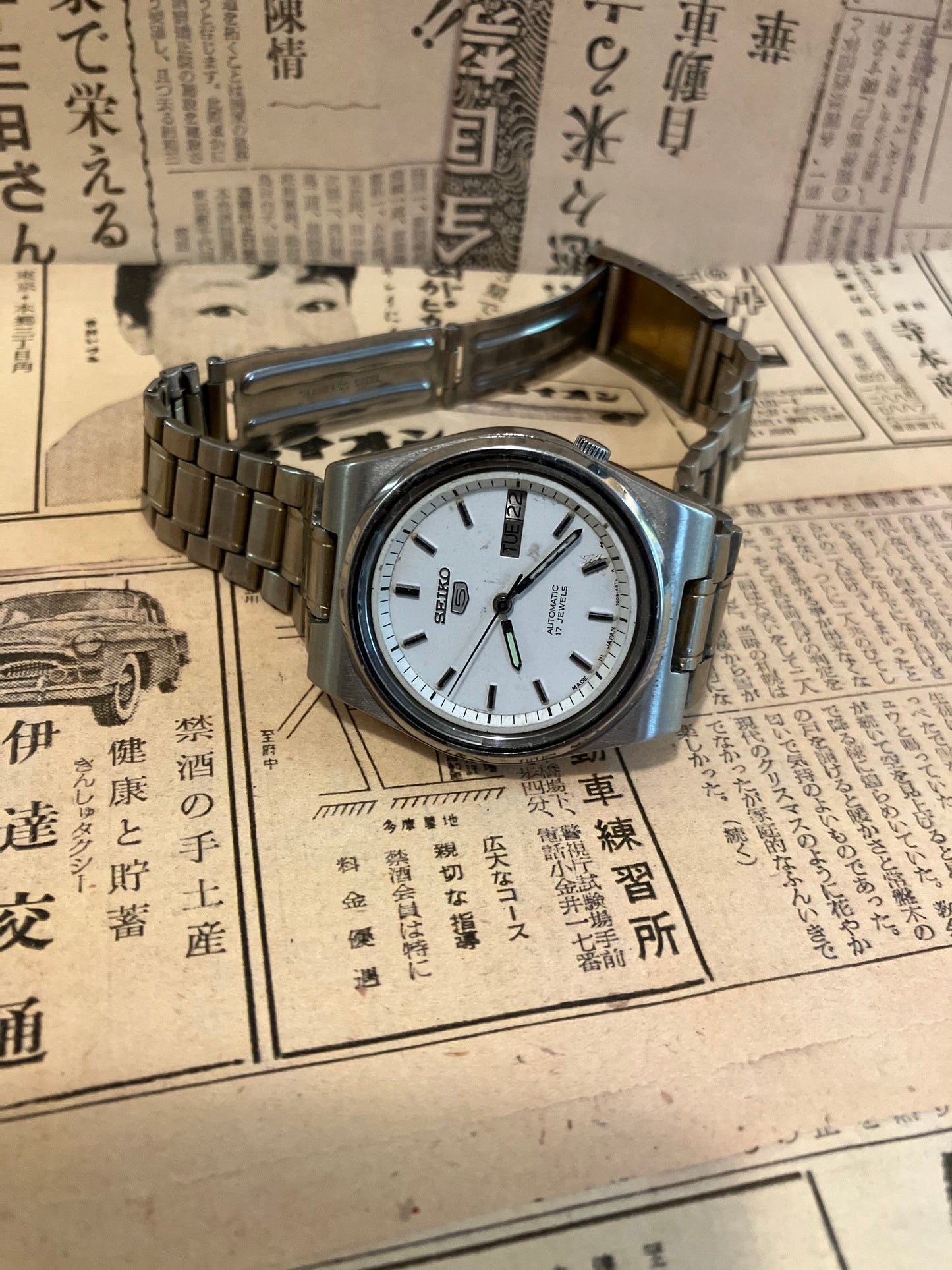 Seiko 5 - 7009 White (1981)