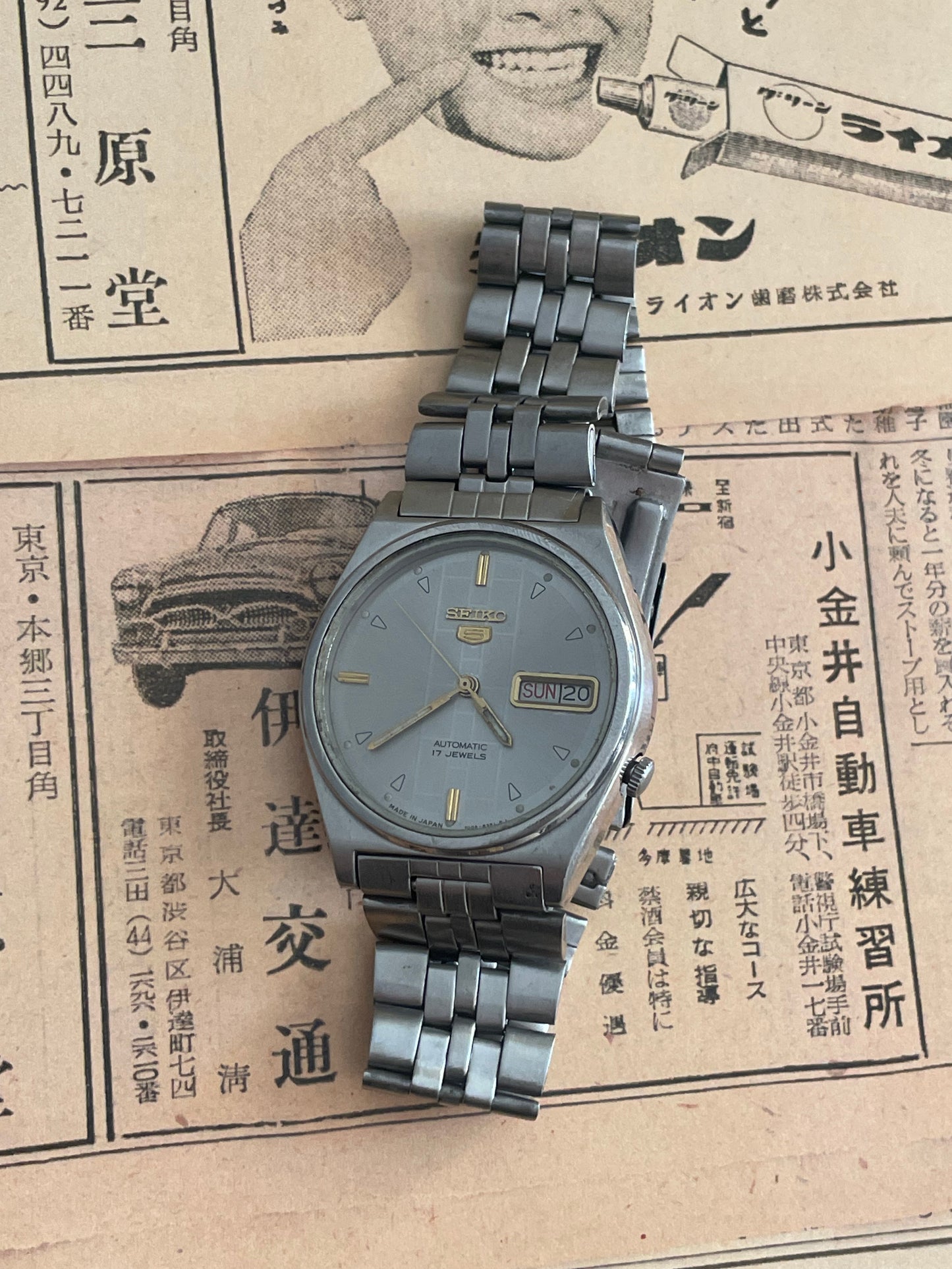 Seiko 5 - 7009 Silver Art Deco pattern (1976)