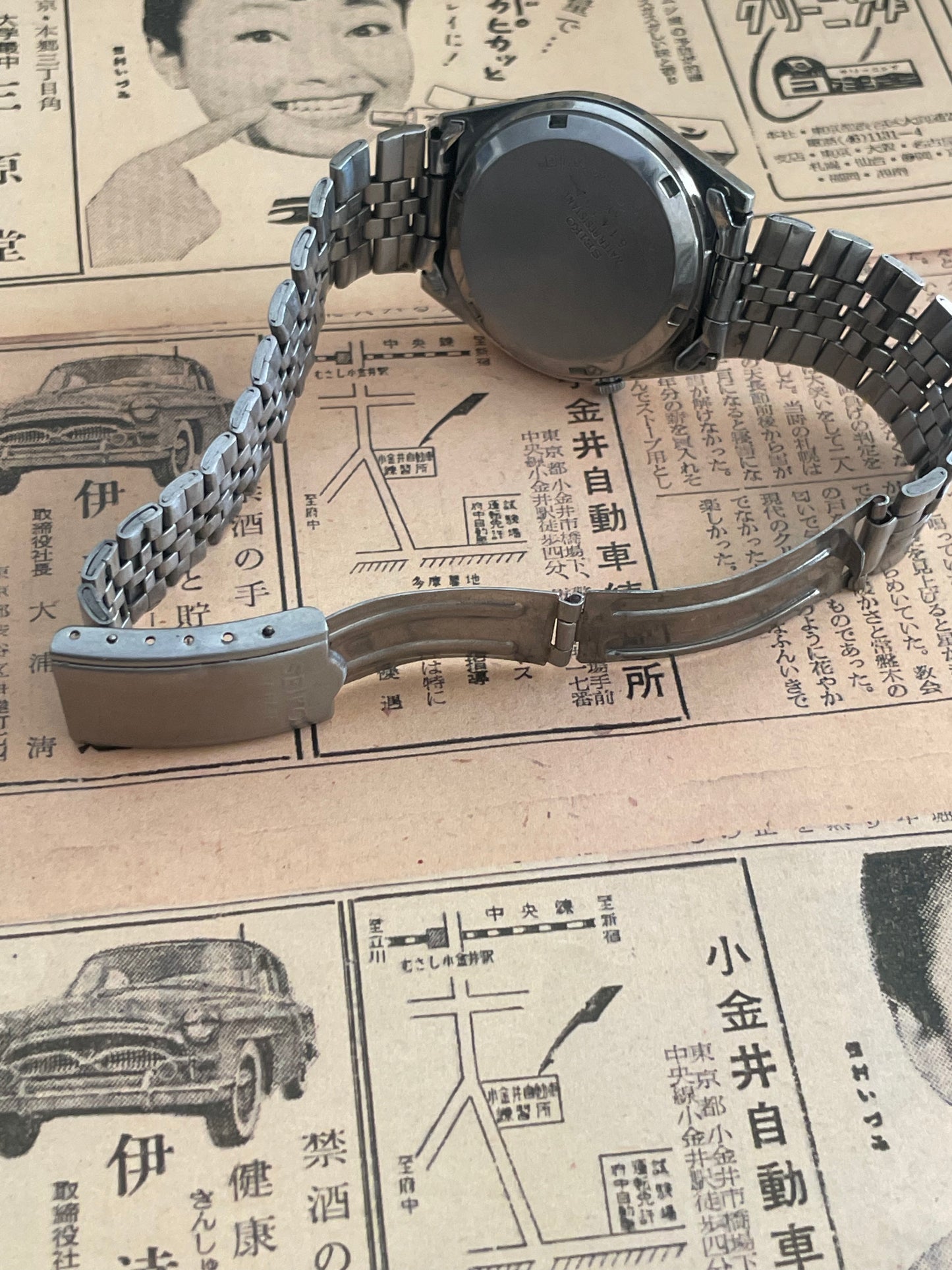 Seiko 5 - 7009 Silver Art Deco pattern (1976)