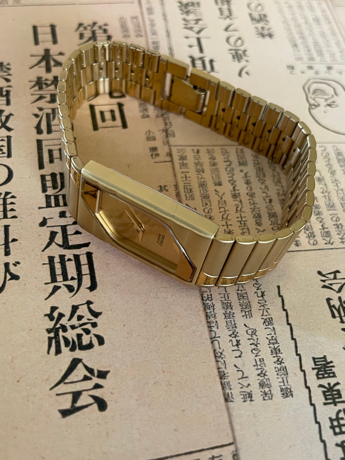 Seiko Ladies Quartz Tank - 2Y00-5C40 Gold