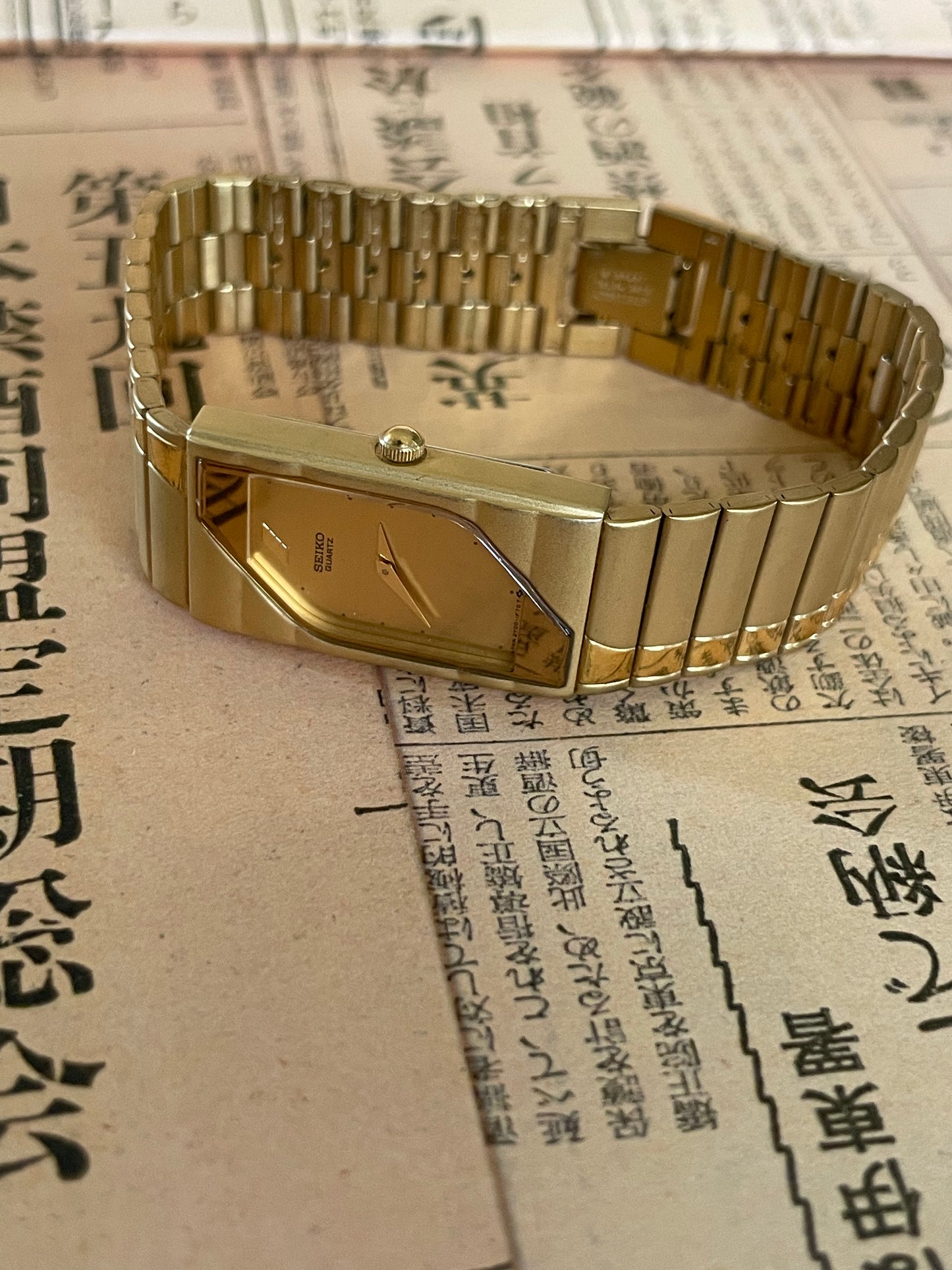 Seiko Ladies Quartz Tank - 2Y00-5C40 Gold
