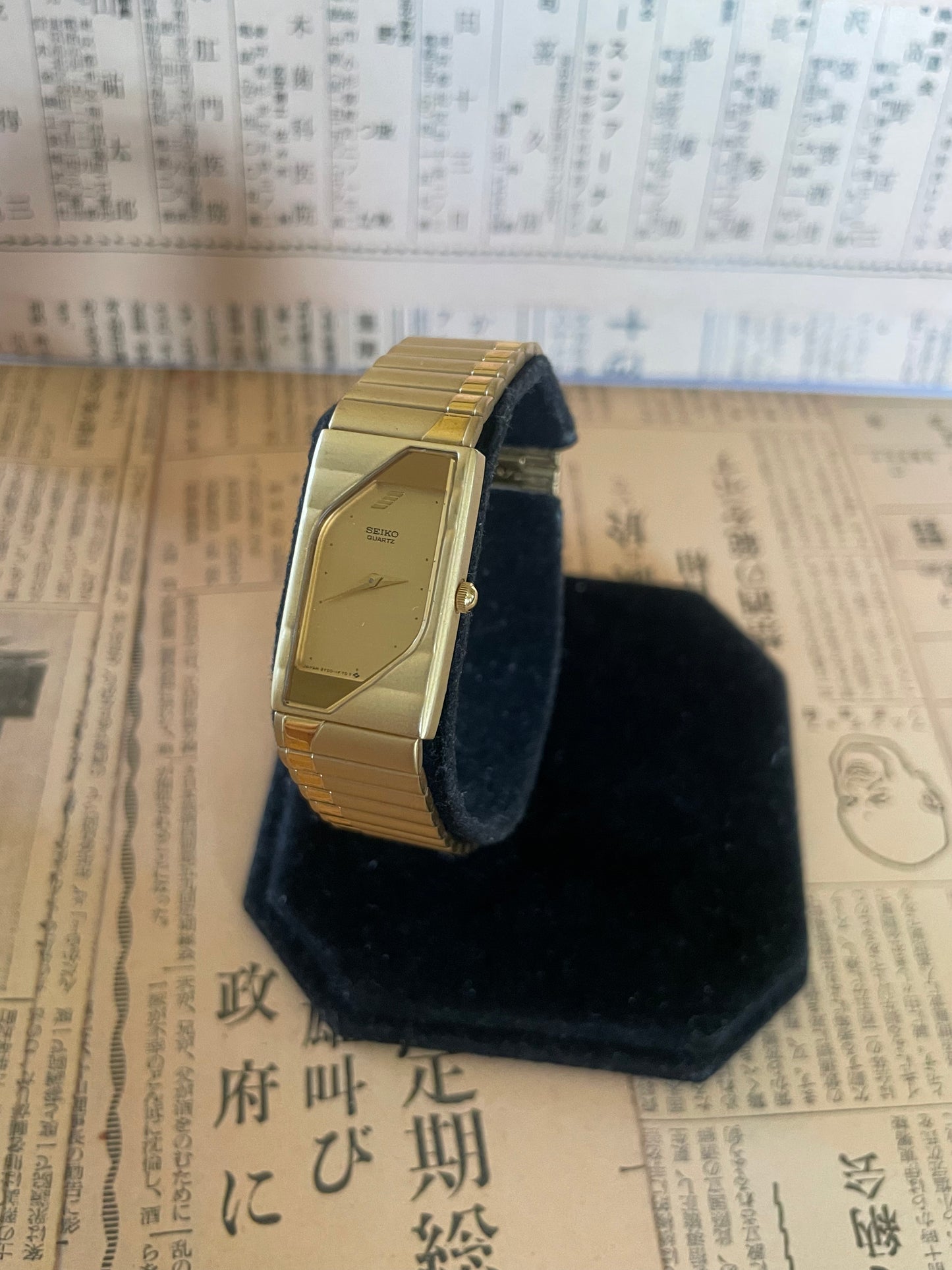 Seiko Ladies Quartz Tank - 2Y00-5C40 Gold