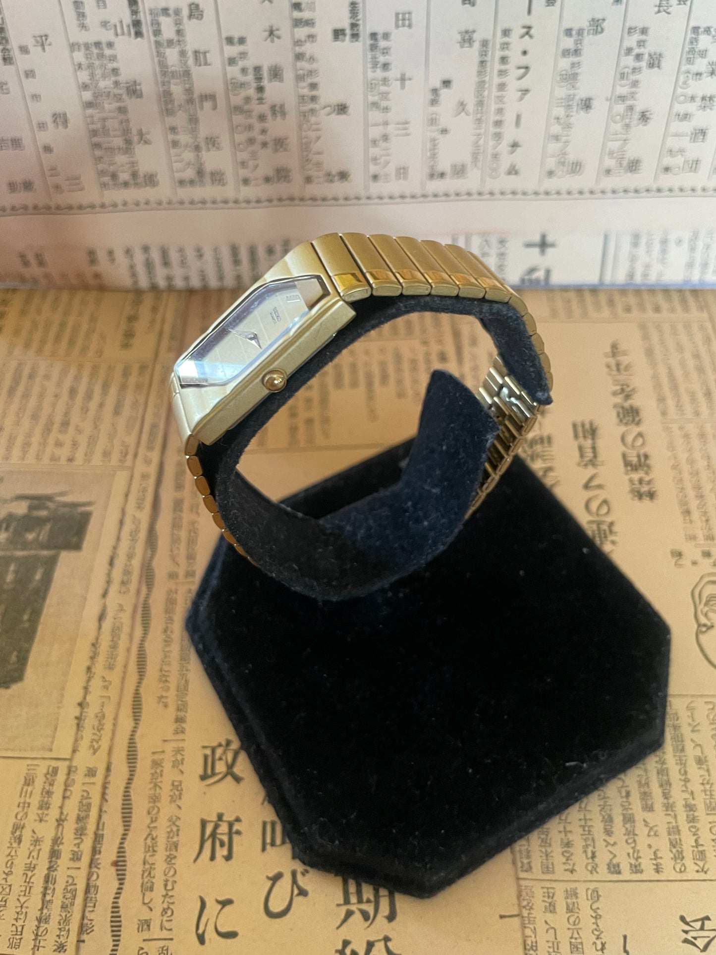Seiko Ladies Quartz Tank - 2Y00-5C40 Gold