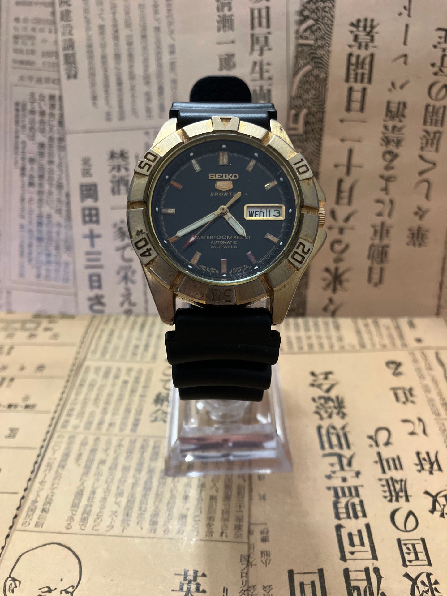 Seiko 5 Sports - 7S36-00Y0 Black/Gold (1997)