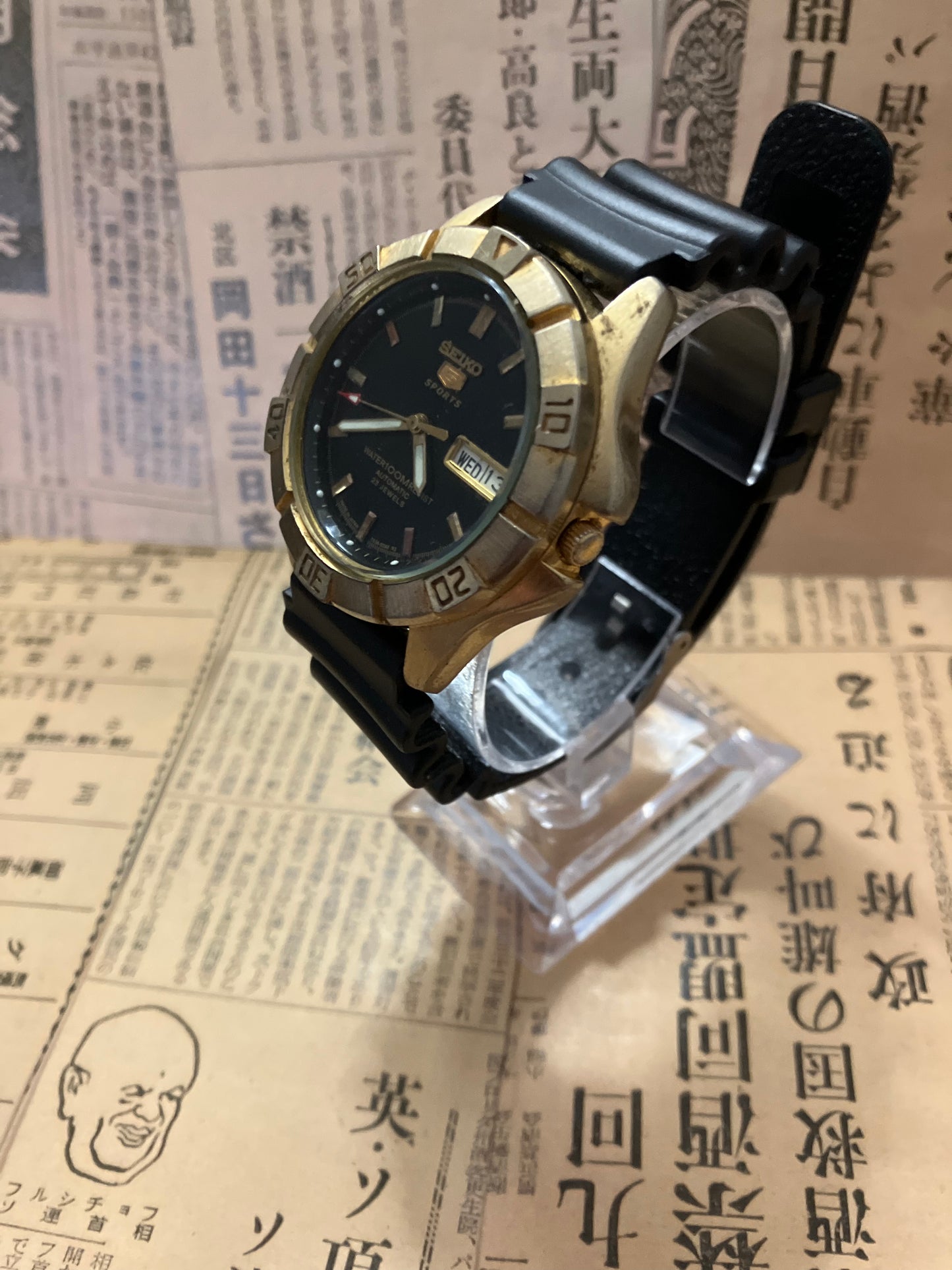 Seiko 5 Sports - 7S36-00Y0 Black/Gold (1997)