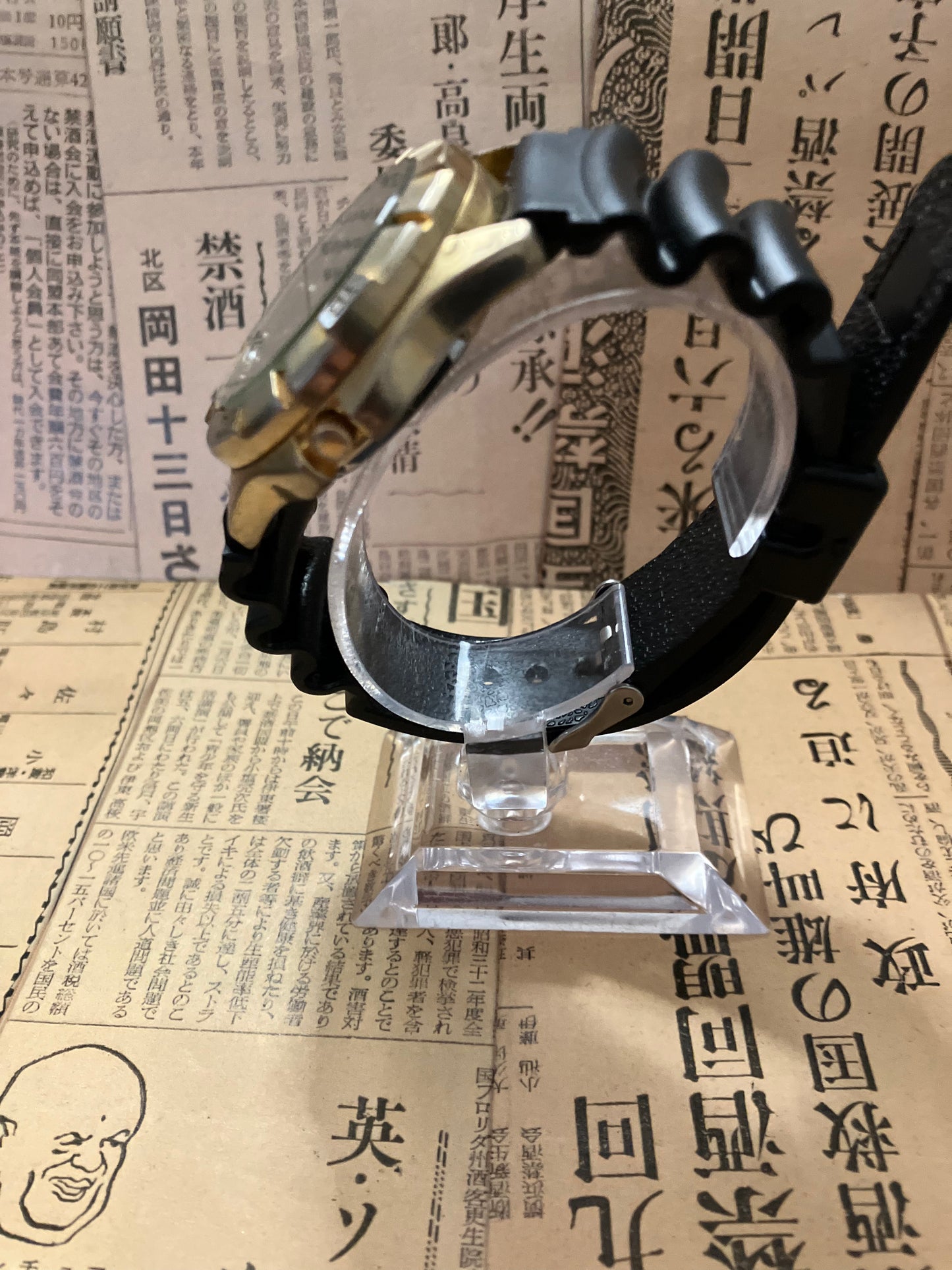 Seiko 5 Sports - 7S36-00Y0 Black/Gold (1997)