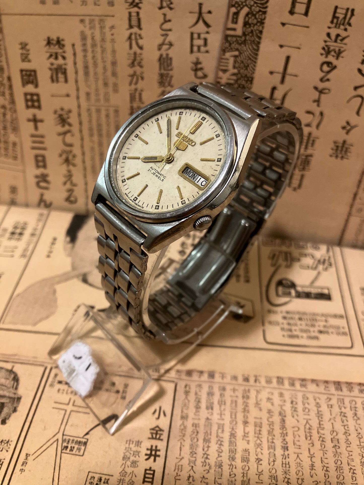 Seiko 5 - 7009 Yellow luminescent (1991)