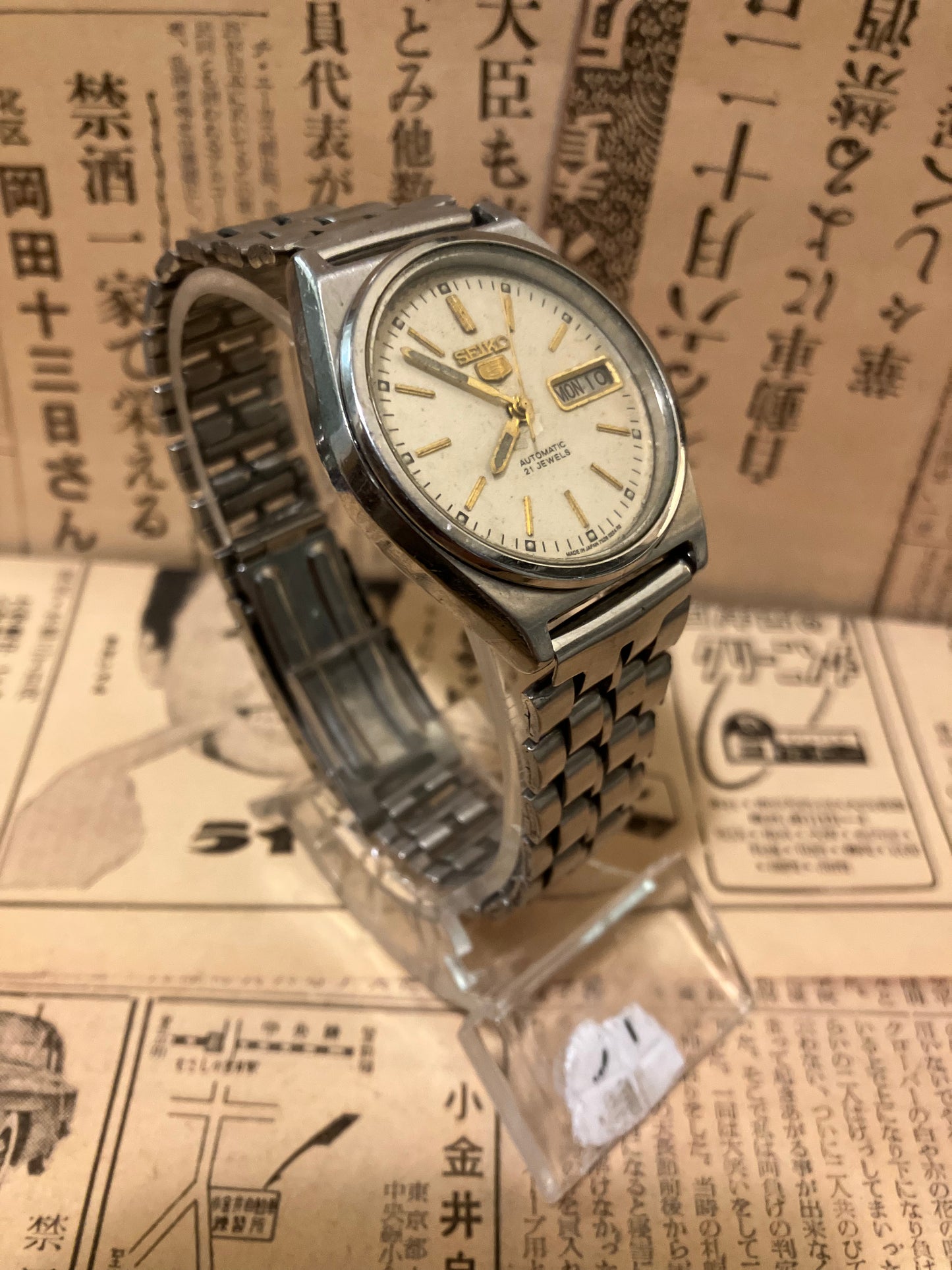Seiko 5 - 7009 Yellow luminescent (1991)