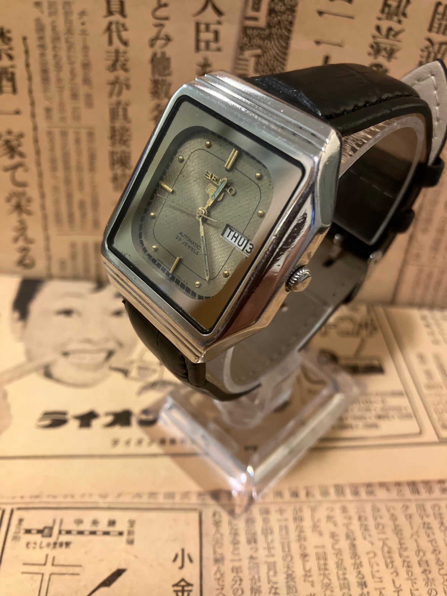 Seiko 5 - 6349 Champagne TV Case (1985)
