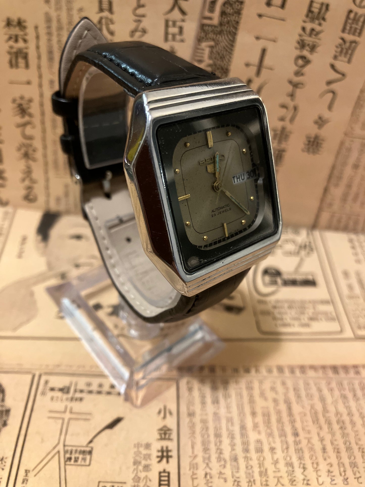 Seiko 5 - 6349 Champagne TV Case (1985)