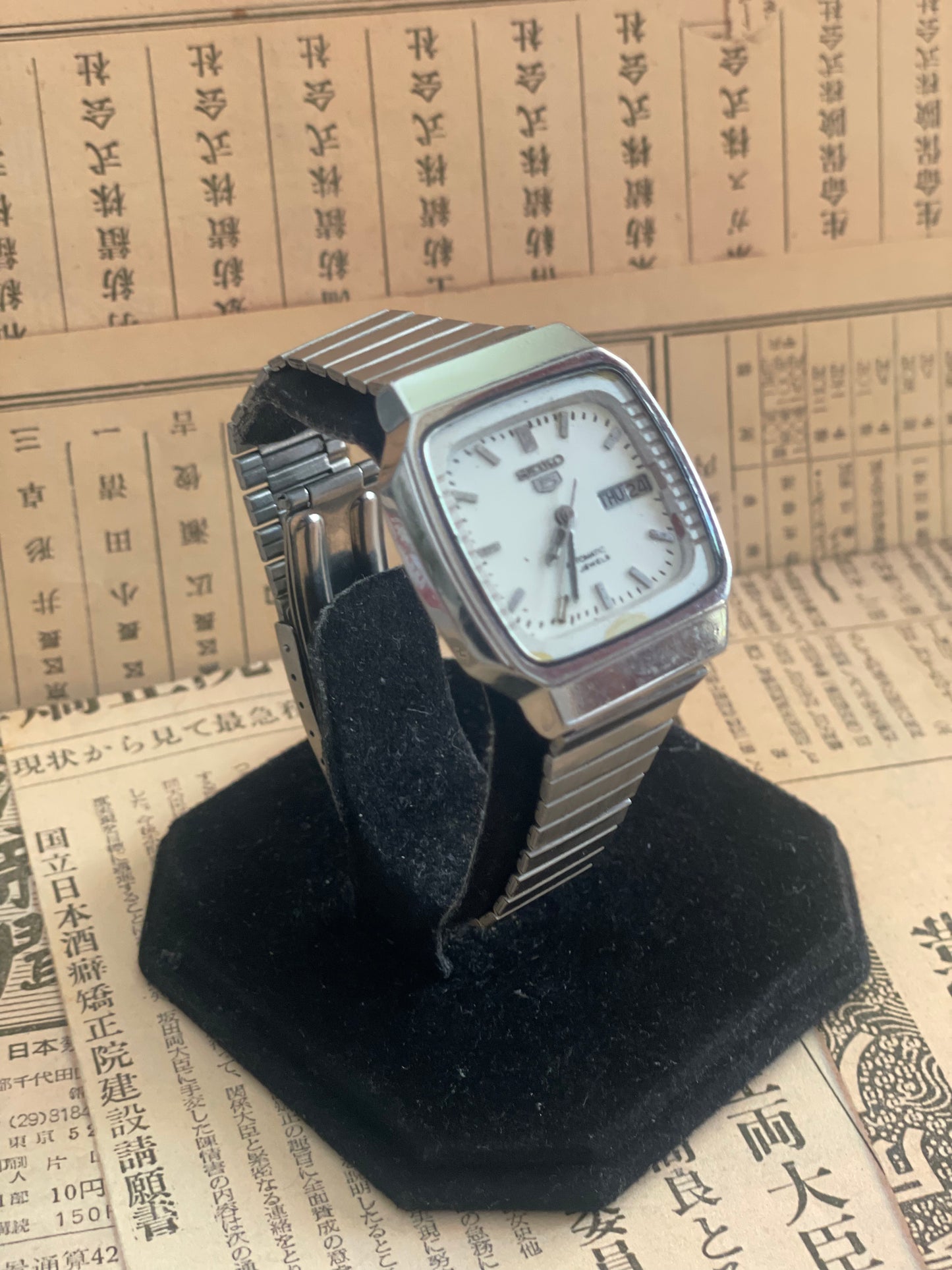 Seiko 5 - 7009 ‘Railway Time’ White TV Case (1977)
