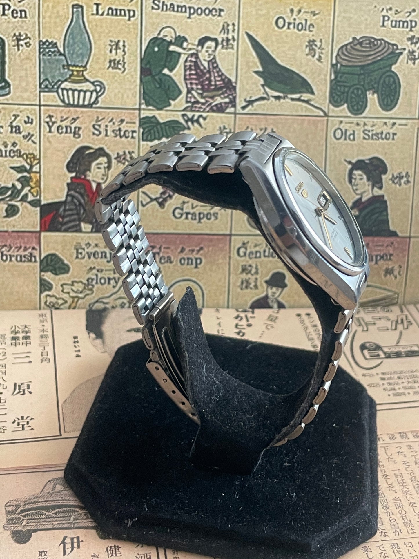Seiko 5 - 7009 Silver Art Deco pattern (1976)