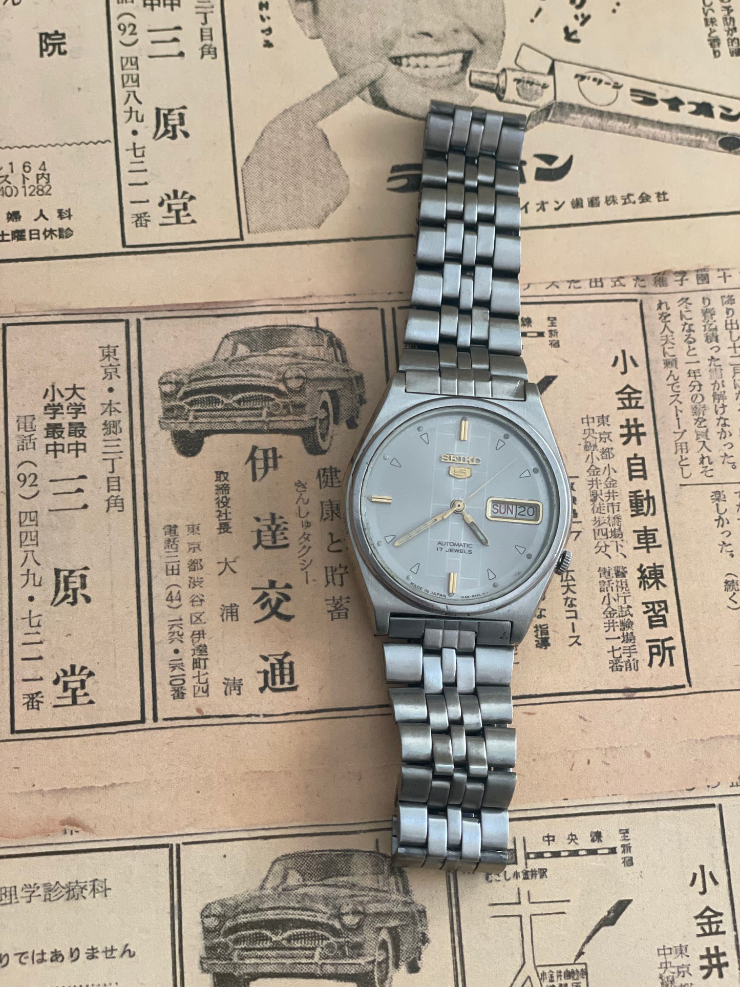 Seiko 5 - 7009 Silver Art Deco pattern (1976)